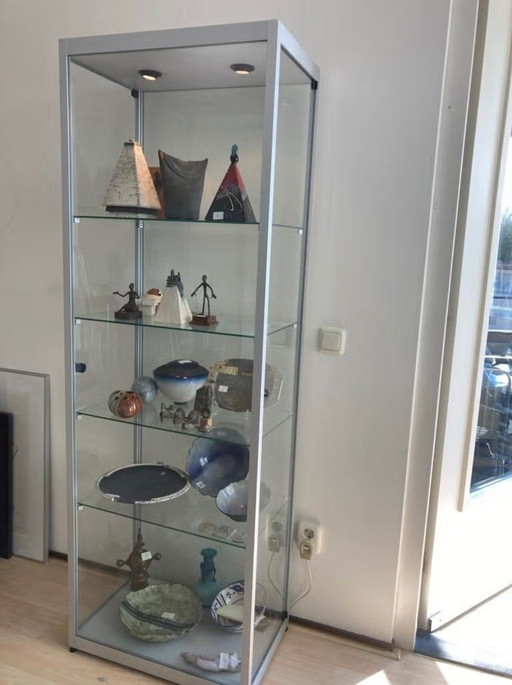 Display cabinet - glass and aluminium, with lighting and lock