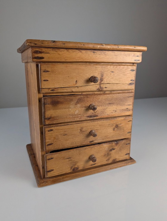 Image 1 of Piccola cassettiera da farmacia in pino naturale primitivo rustico, anni '40