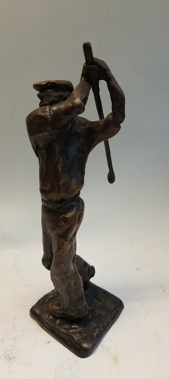 Image 1 of Statue expressive en bronze et laiton représentant un golfeur