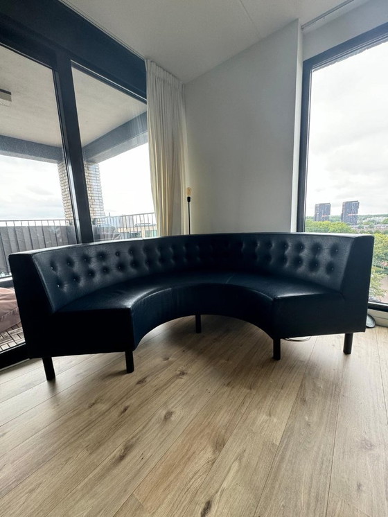 Image 1 of Unique round leather dining bench – comfortable and full of character – table not included