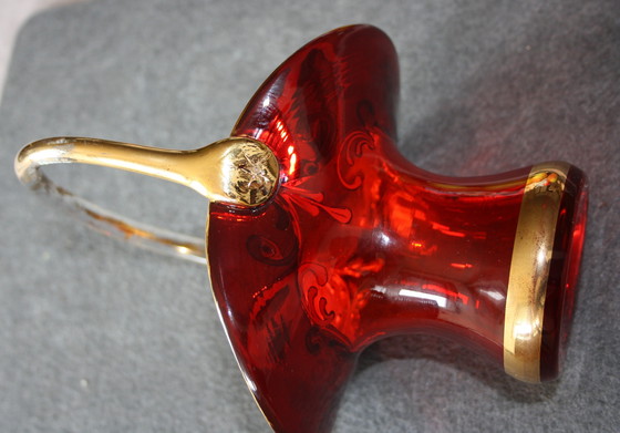 Image 1 of Panier vintage en verre de Murano rouge recouvert de fleurs dorées