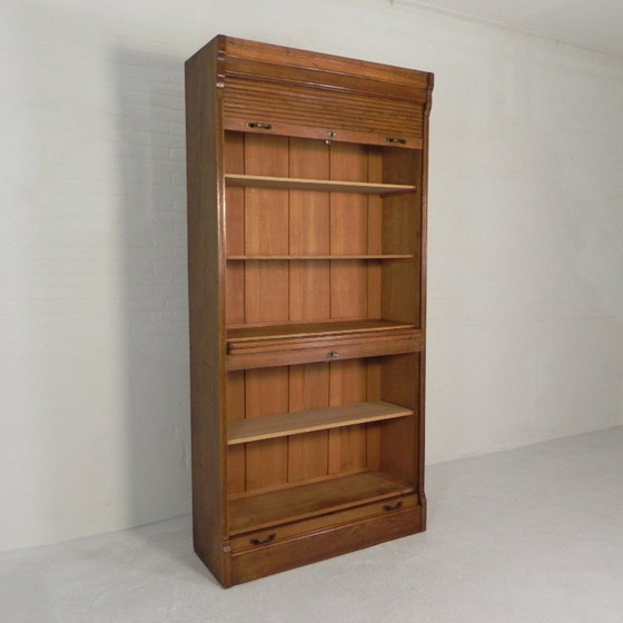 Image 1 of Cassonetto per tapparella alto 229 cm con due ante una sopra l'altra, anni '30