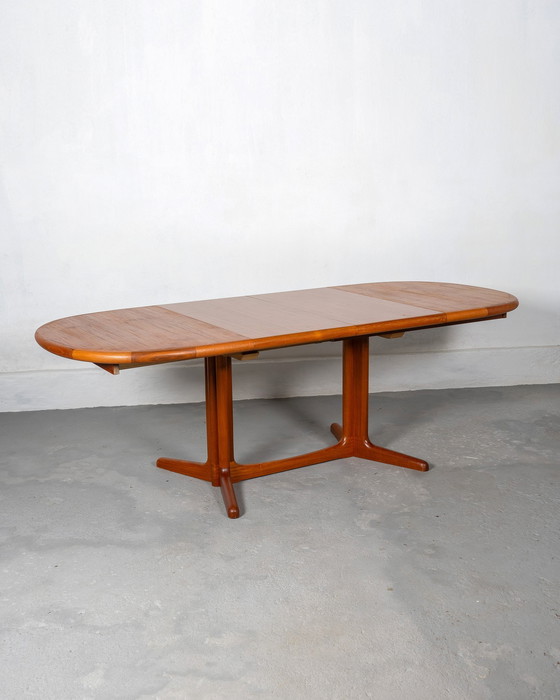 Image 1 of Mid Century Extendable Dining Table In Oval Shape By E. Valentinsen