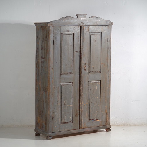 Armario rústico de madera pintada, Europa Central, circa 1900–1920