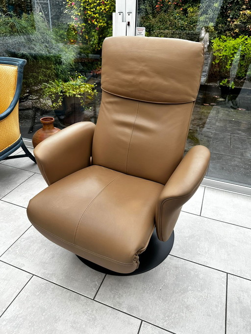 Leolux beige leather armchair