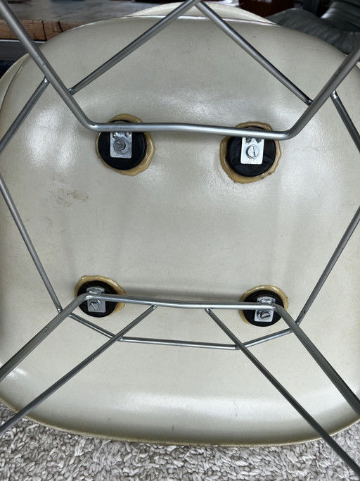 Originele Vitra RAR Rocking Chair Jaren 50 – schommelstoelen, Fiberglass (photo 2 of 7)