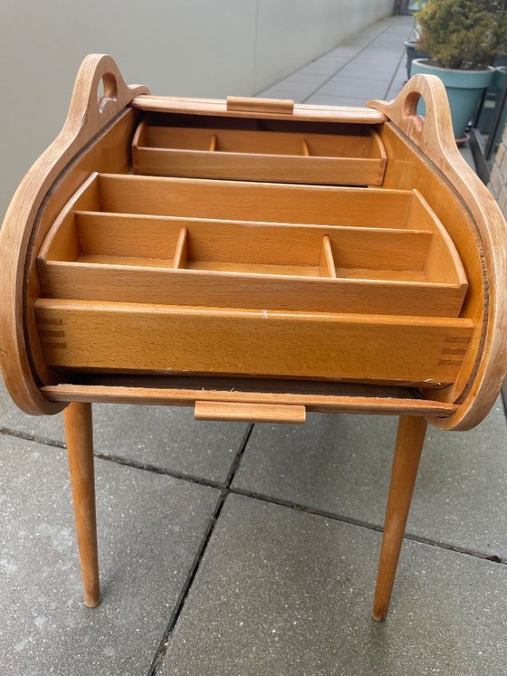 Image 1 of Naaidoos mid-century Deens design, tambour roll-top, 2 bakjes, houten poten