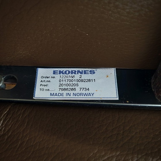 Image 1 of Paire de fauteuils et ottoman scandinaves en cuir Stressless par Ekornes, Norvège, 1970