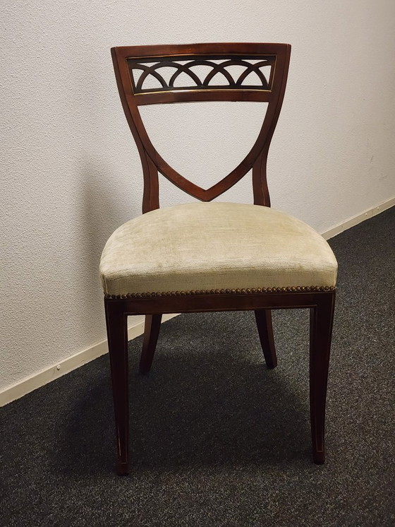 Image 1 of Acht Esszimmerstühle aus Mahagoni. Empire, erste Hälfte des 19. Jahrhunderts.