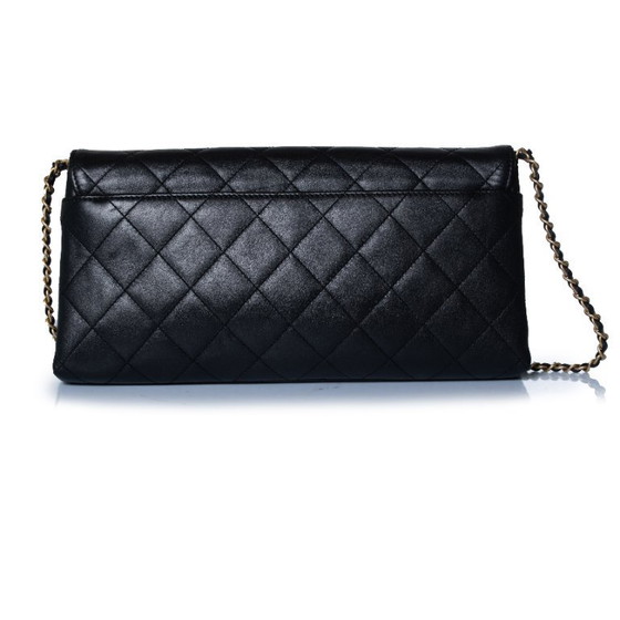 Chanel, Bolso de mano con solapa y logo encadenado – Clutches, Lambskin (photo 6 of 18)