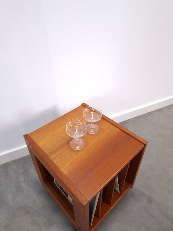 Teak LP Cabinet on Wheels, Side Table, Nightstand, Cabinet 1 – Wood, Plastic, Vintage (photo 4 of 11)