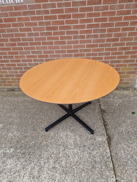 Image 1 of Table à manger ronde moderne