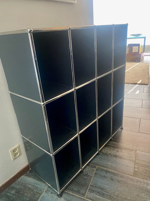 Armario modular USM Haller de 12 compartimentos, color antracita.