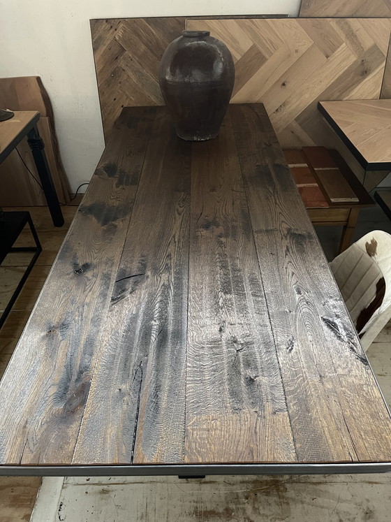 Image 1 of Rustiek gerecycled eikenhouten eettafel 