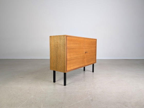 Image 1 of Buffet Midcentury en noyer Buffet Vintage 1960 Commode