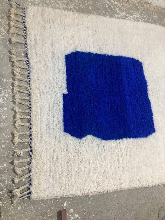 Tapis Beni Ouraine Fait Main Artisanale Traditionnelle Taille 150/250 Cm Bleu Et Blanc – Aime Té, Wool (photo 6 of 9)