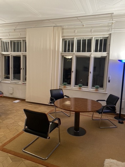 Vitra Rundtische Büro