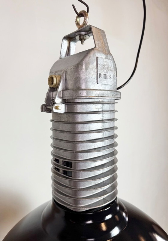 Image 1 of Grote industriële hanglamp van zwart emaille van Philips, jaren 60.
