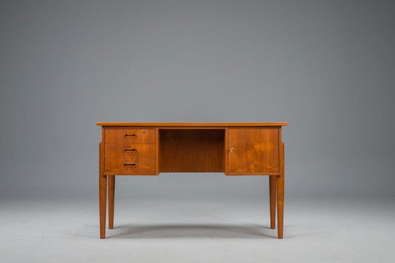 Image 1 of Kleiner dänischer Teakholz-Schreibtisch, Mid Century, 1970er Jahre