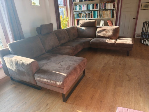 Großes U-förmiges Ecksofa mit Chaiselongue und verstellbaren Kopfstützen