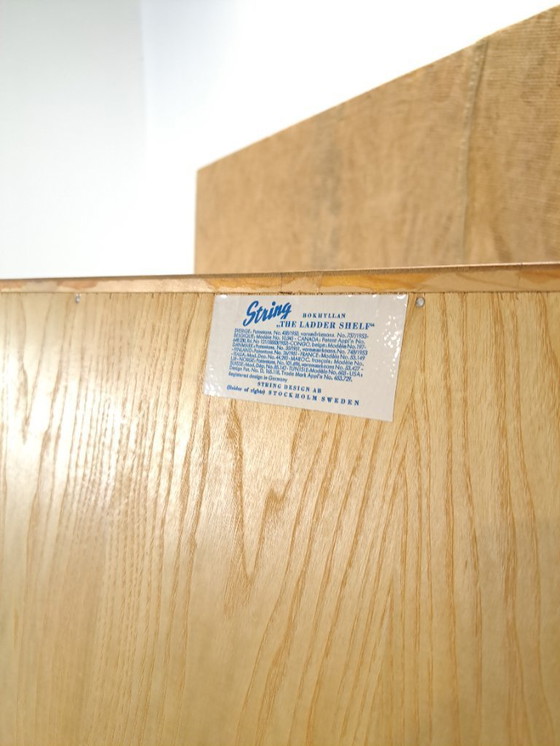 Image 1 of Sistema di parete modulare String con armadio e ripiani