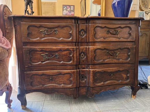 Antieke houten commode in Lodewijk XV-stijl met 3 laden.