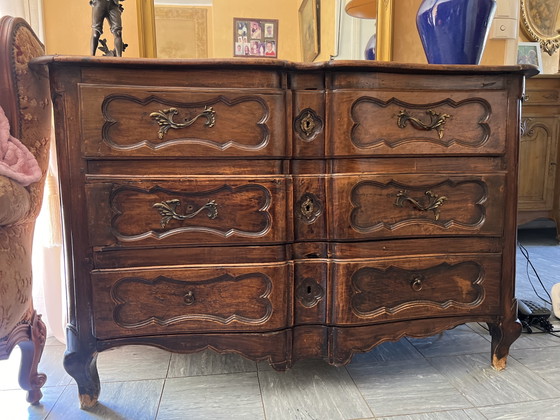 Image 1 of Antieke houten commode in Lodewijk XV-stijl met 3 laden.