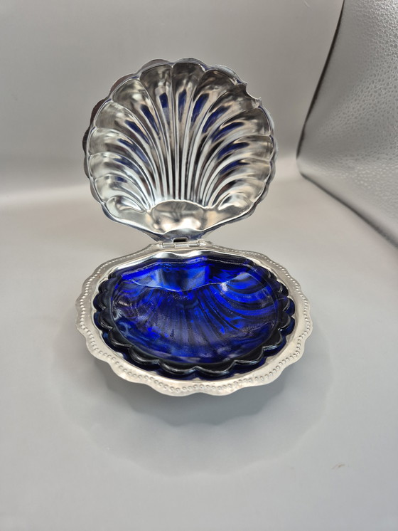 Image 1 of Vintage roestvrijstalen schelpschaal met kobaltblauwe glazen inzet - kaviaar- of boterserver