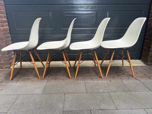 4x Vitra Eames stoelen