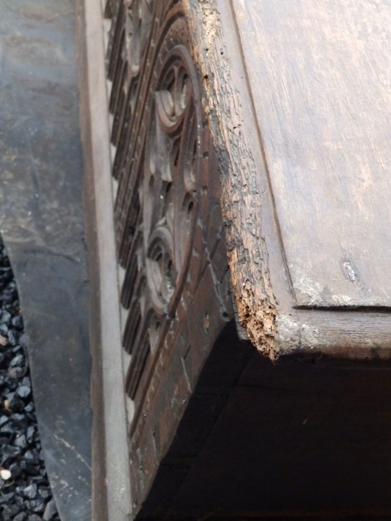 Image 1 of Antieke neogotische kist