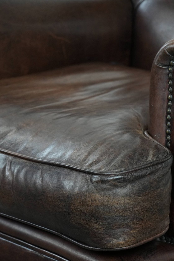 Image 1 of Magnifique fauteuil en peau de mouton de caractère, d'une couleur profonde