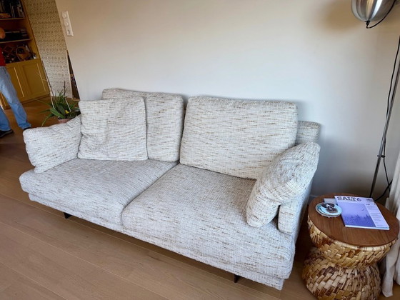 Image 1 of Sofá George Linteloo de 2,5 plazas, estructura de bouclé blanco crema.