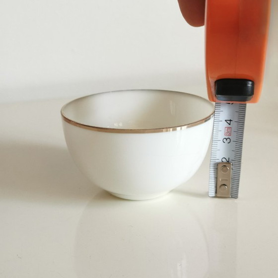 Image 1 of Tasse ancienne en verre opalin