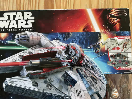 Image 1 of Star wars , faucon millenium battle action , neuf de 2015 