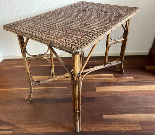 Aniek rattan table