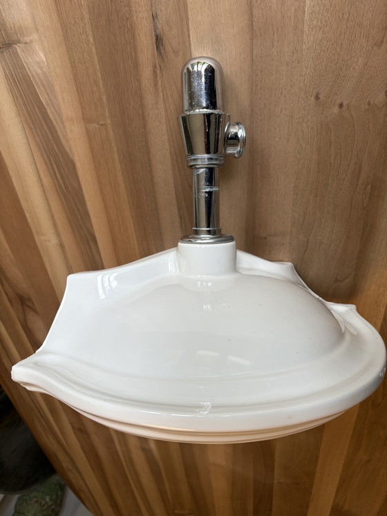 Image 1 of Old England hoek wastafel te koop