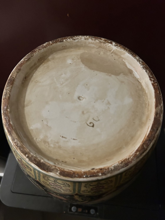 Image 1 of Grote Antieke Chinese gemberpot of vaas met Famille Noir Decor