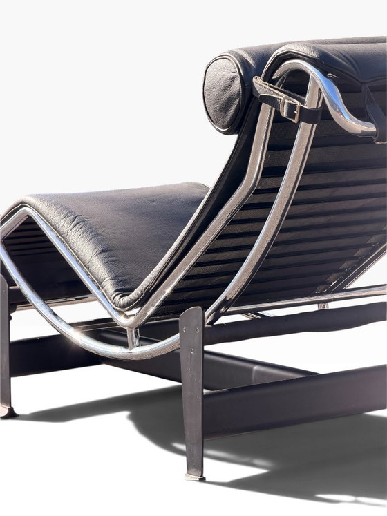 LC4 Chaise longue by Le Corbusier for Cassina, black leather and chrome steel, Design (photo 10 of 15)