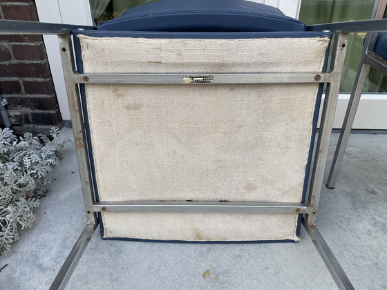 Image 1 of Conjunto de sillas Fröscher KG de mediados de siglo fabricadas en metal precioso, reposabrazos de madera noble y polipiel.