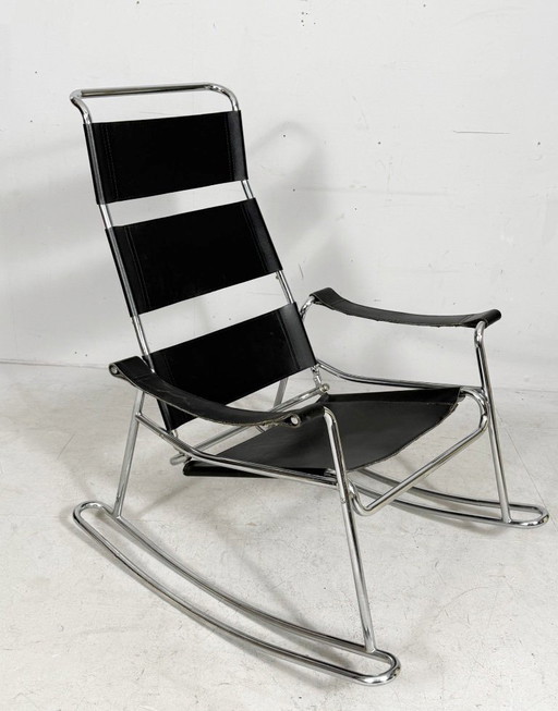 Mecedora de estilo Bauhaus, Francia, década de 1970.