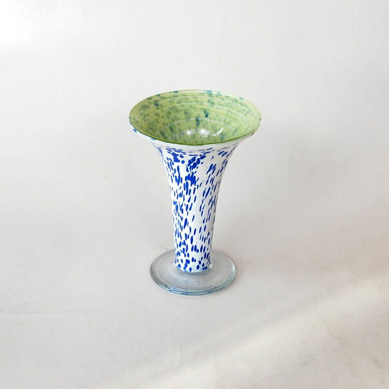 Image 1 of Vase Chalice modèle avec points bleus 1989