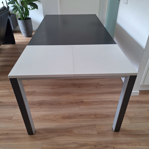 Leolux dining table Ithaka, extendable