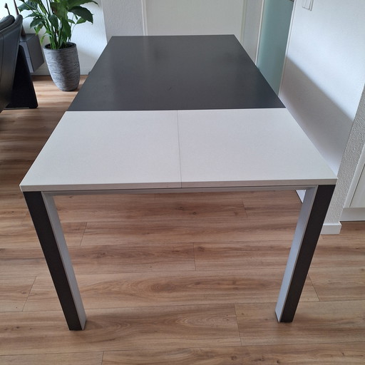 Leolux dining table Ithaka, extendable
