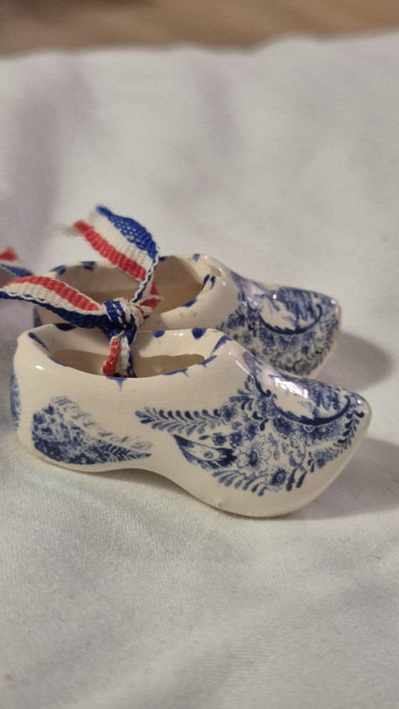 Charming Pair of Decorative Dutch Clogs – Delft Blue – Decorative Objects, Ceramic (photo 2 of 6)
