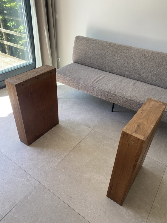 Image 1 of Une table à manger moderne et élégante