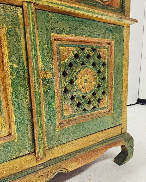 Image 1 of Indiase antieke kast met houtsnijwerk