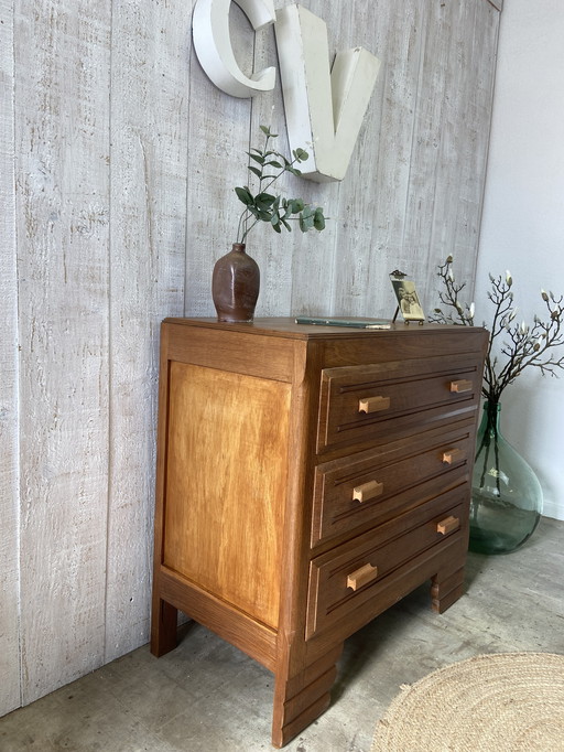 Antique chest of drawers