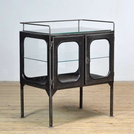Image 1 of Armoire d'hôpital vintage, années 1970