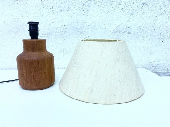Image 1 of Piccola lampada da tavolo in legno di teak di Kirk Copenhagen, anni '60/'70
