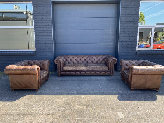 Image 1 of Ruime Chesterfield 3.5 + 1 + 1 zit bankstel sigaren cognac 